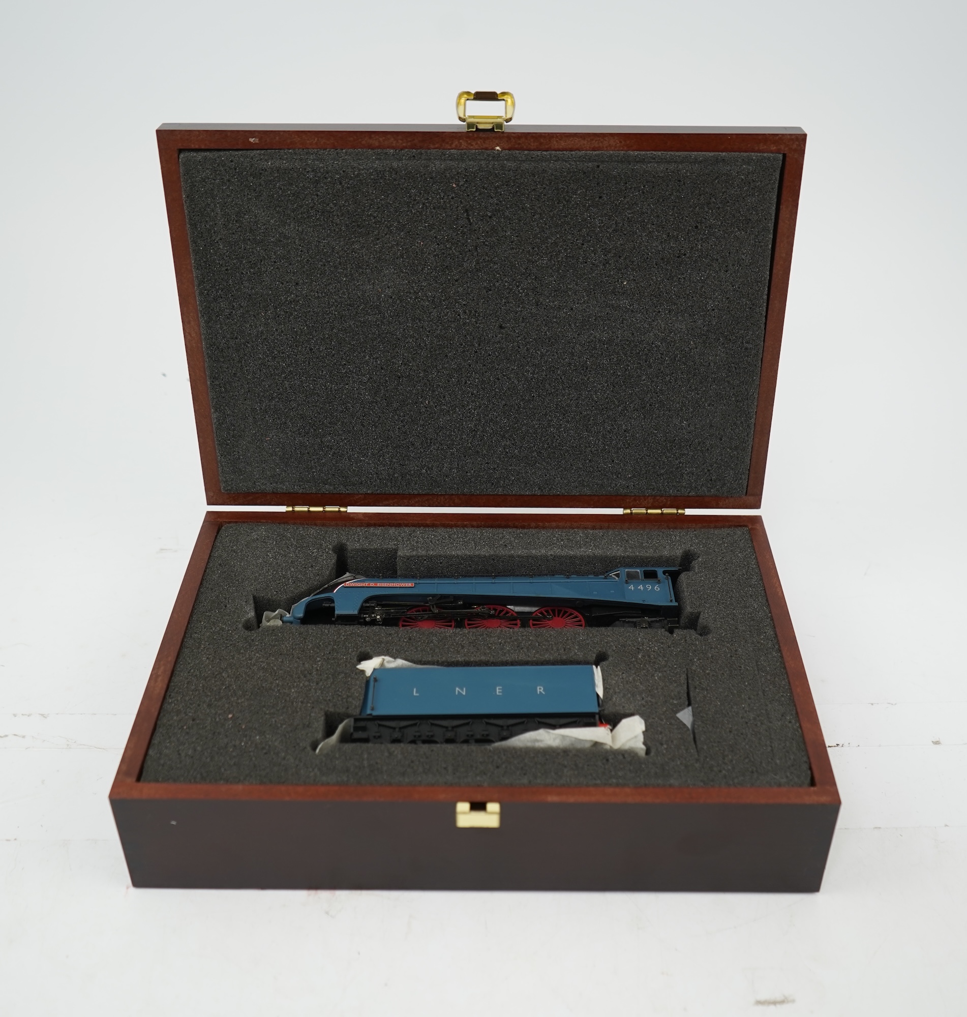 A wooden cased Bachmann Branchline 00 gauge railway LNER class A4 tender locomotive, Dwight D. Eisenhower, 4496